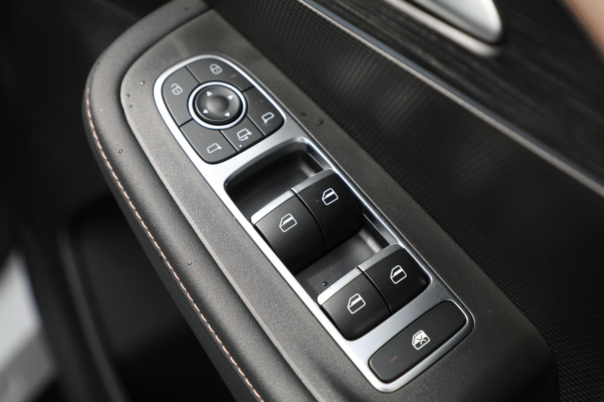 Large vehicle image